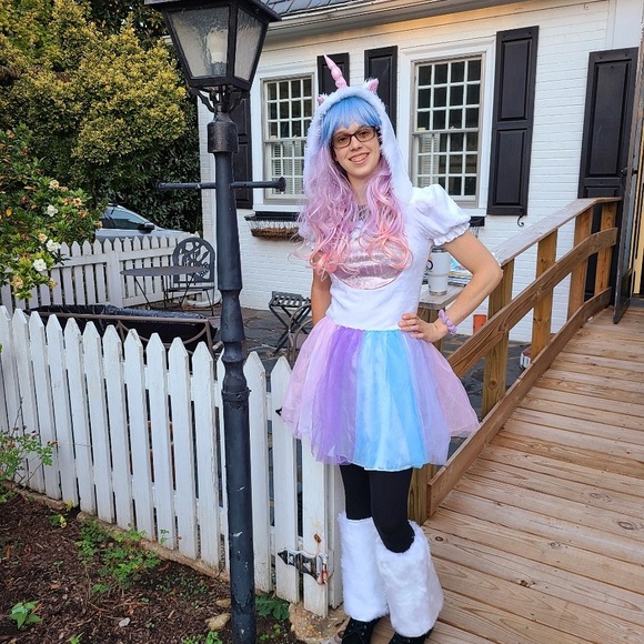 Meet your Posher, Kenzie - Picture 8 of 9